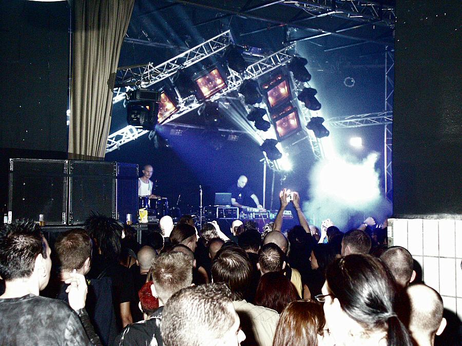20041002-023608-PICT2902.jpg: /music/Maschinenfest 2004/Day 1/20041002-023608-PICT2902.jpg